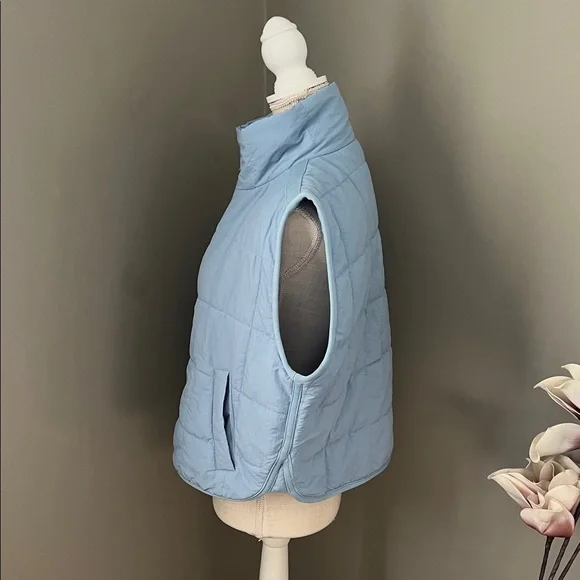 NWT ✨Thread & Supply Light Blue Puffer Vest Size Small - Picture 3 of 7